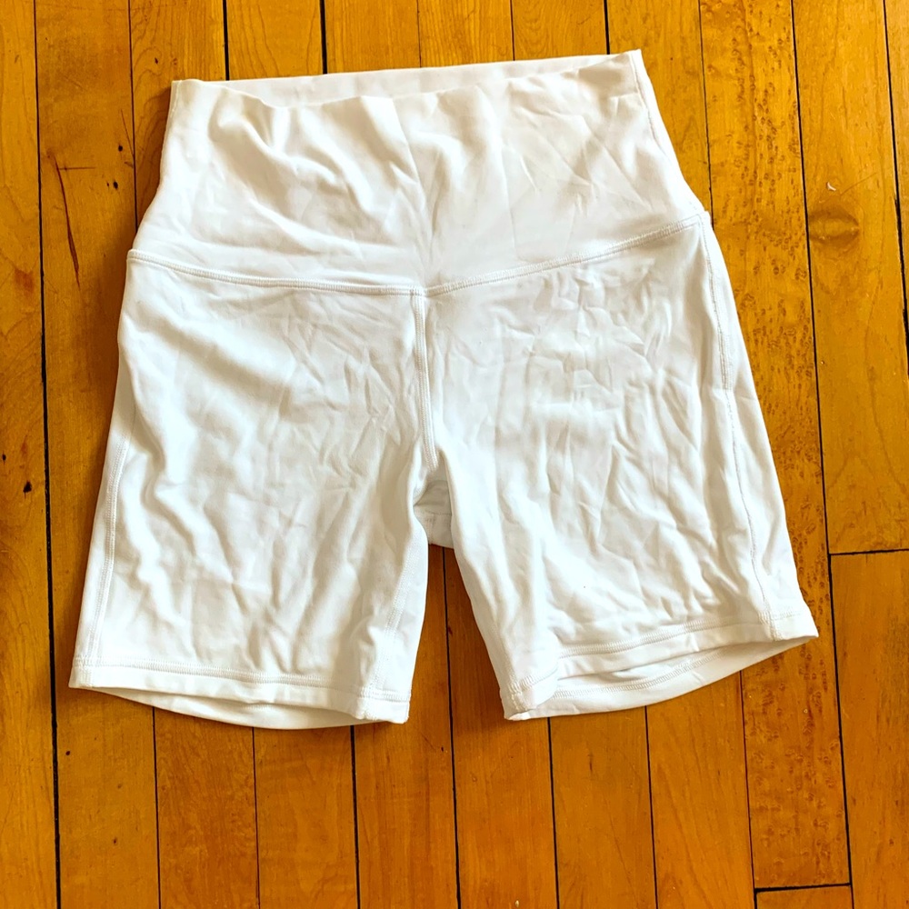 Like new lululemon white align 6in shorts. Size 6